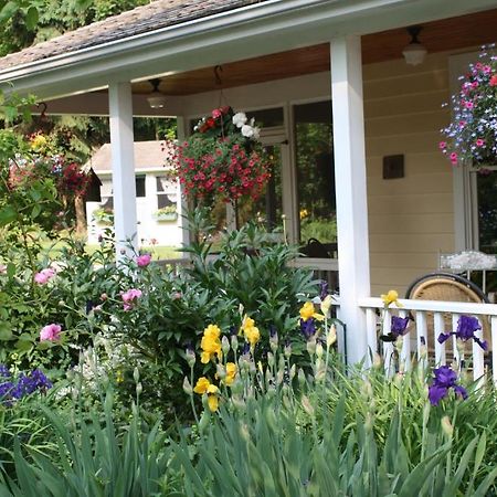 Royal Manor Bed & Breakfast Ниагара-он-те-Лейк Экстерьер фото