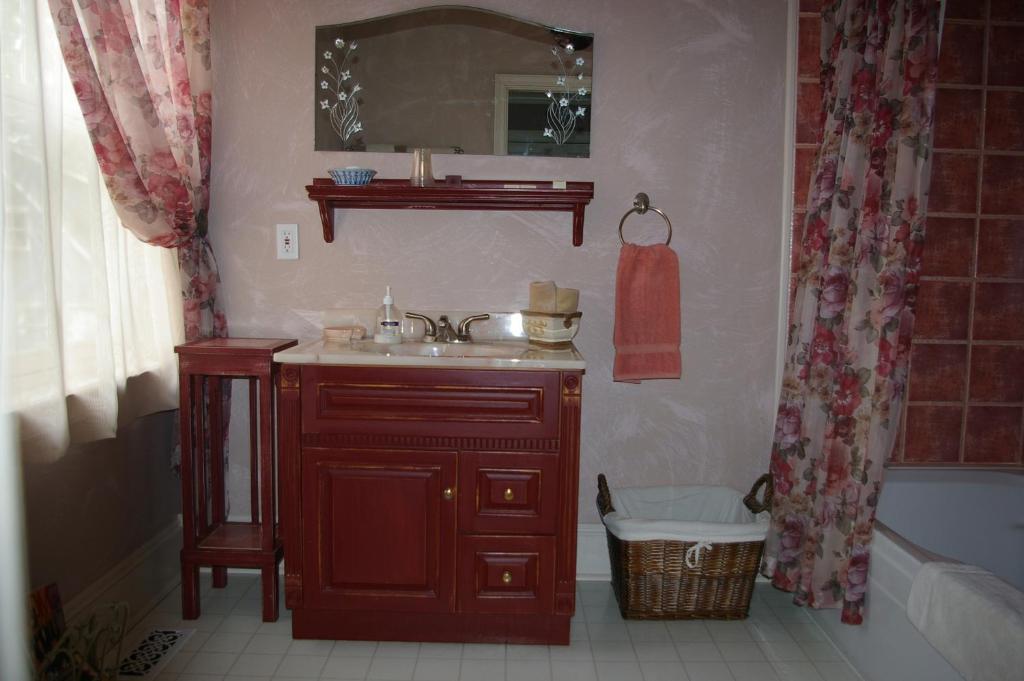 Royal Manor Bed & Breakfast Ниагара-он-те-Лейк Номер фото